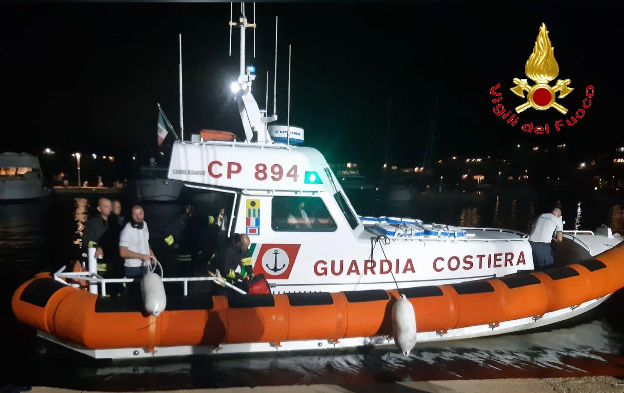 San Teodoro, principio di incendio in una barca a vela: tre turisti in salvo