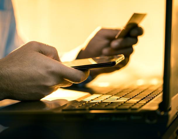 Nel computer dell’allenatore trovato materiale pedopornografico, reato per cui è stato assolto