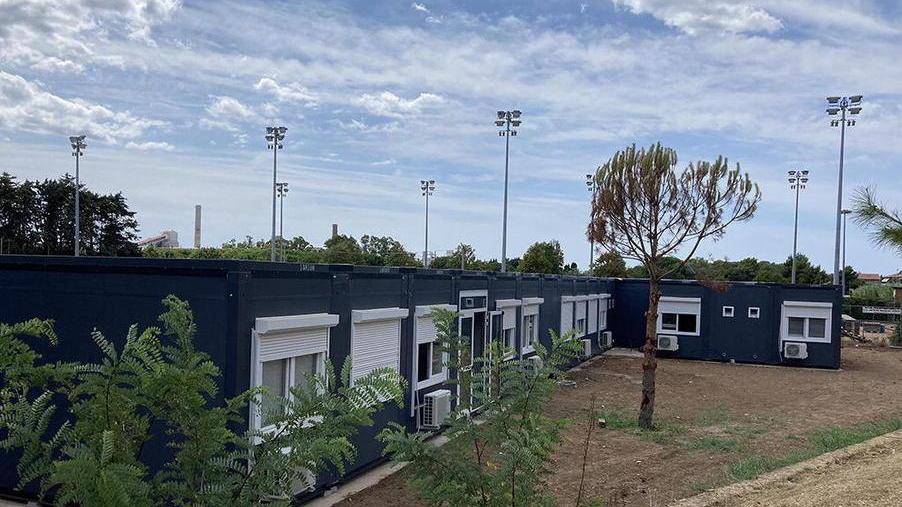 A Rosignano finito il montaggio della scuola volano, il 15 settembre studenti in classe