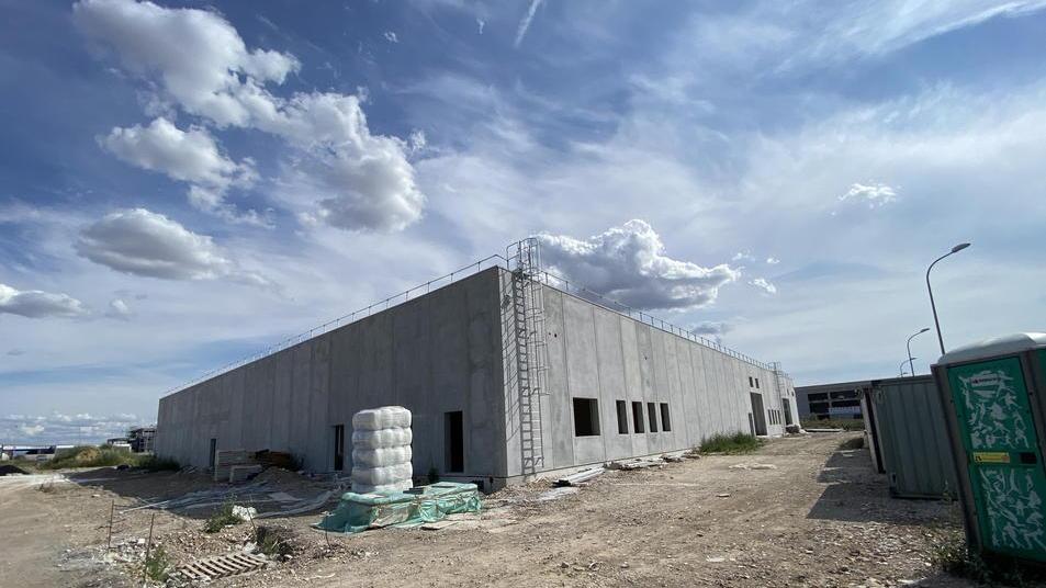 il nuovo edificio del complesso in fase di realizzazione nella zona commerciale della frazione cascinese di Navacchio