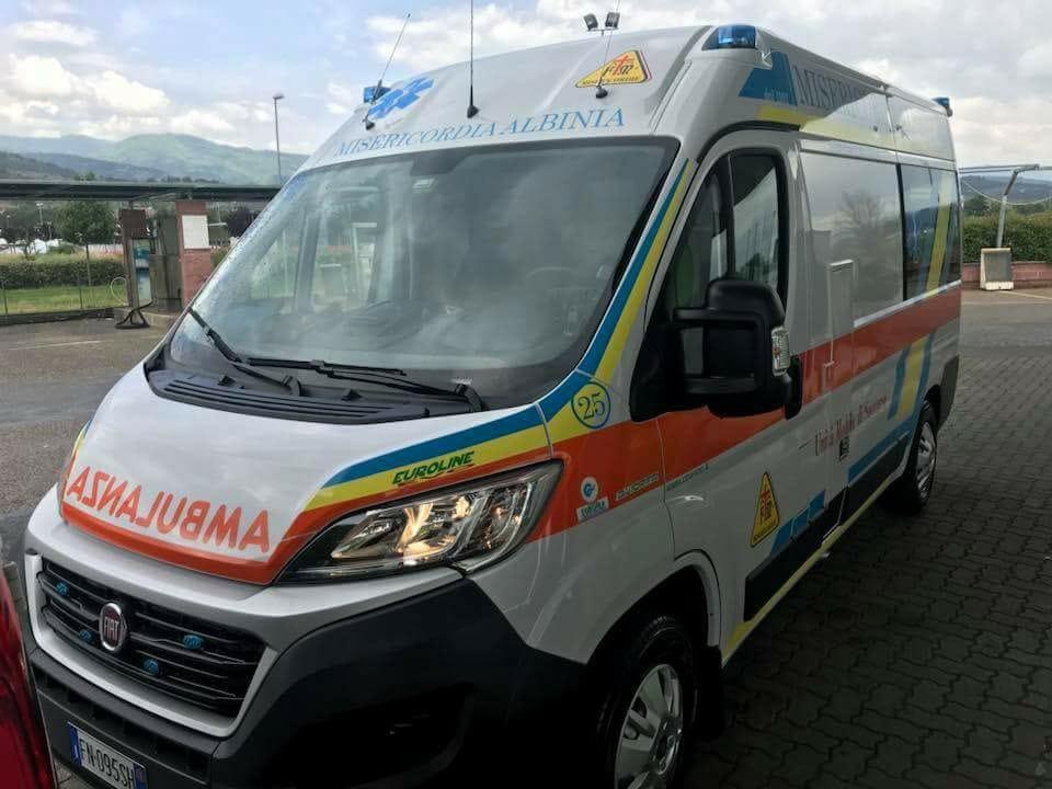 Sul luogo dell'aggressione è intervenuta un'ambulanza (Foto d'archivio)
