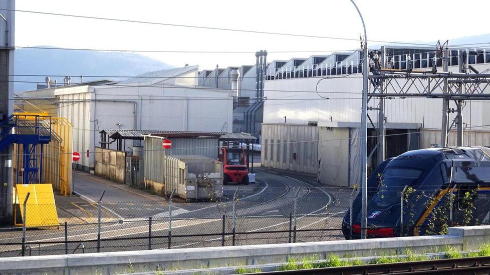 Green pass per la mensa Hitachi: «No alla tensostruttura all’esterno»