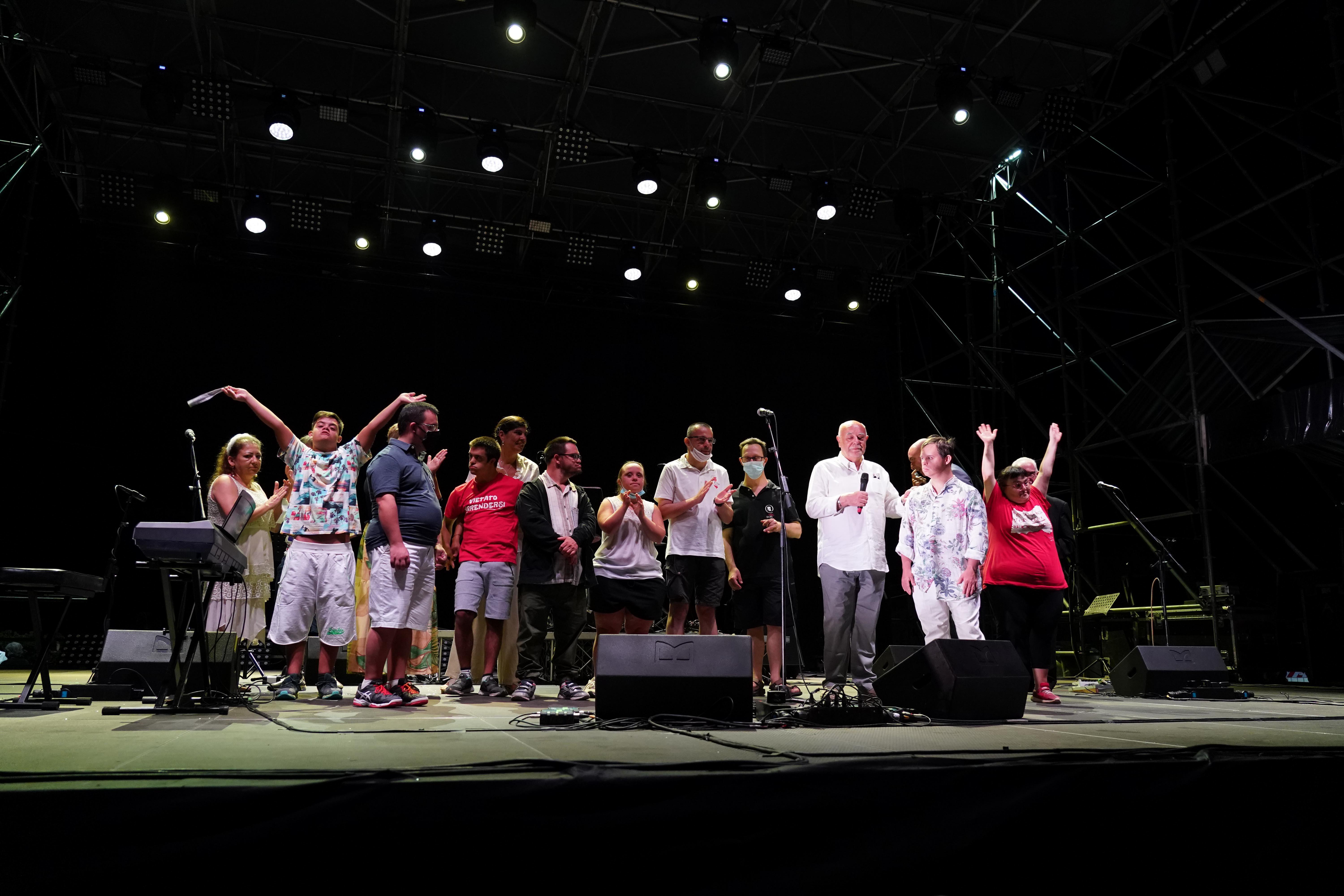 Livorno abbraccia il Ca’ Moro, migliaia al concerto del cuore per i ragazzi speciali - Video