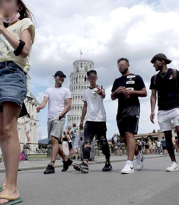 Pisa, 33mila segnali di speranza nel futuro dalla gremitissima piazza dei Miracoli 