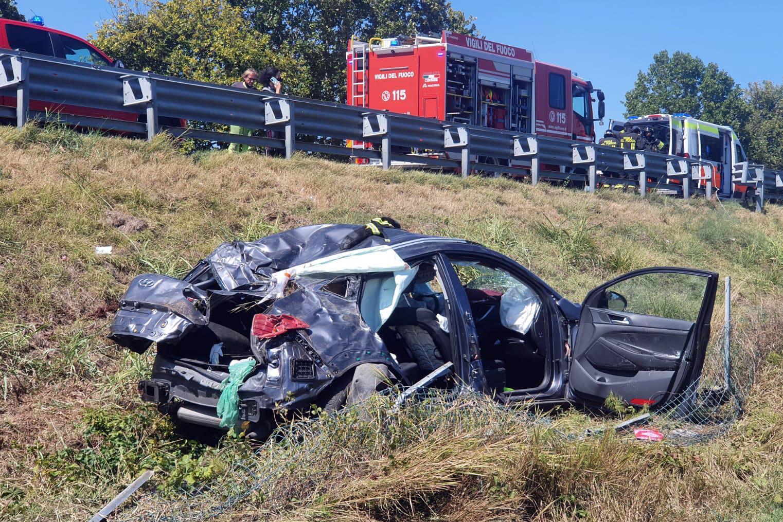 Incidente in autostrada, una famiglia all'ospedale