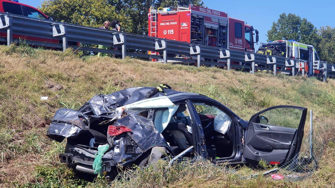 Incidente in autostrada, una famiglia all'ospedale