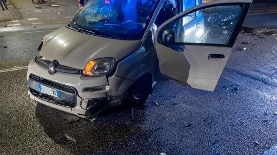 Terribile schianto tra auto e moto Marito e moglie muoiono sul colpo