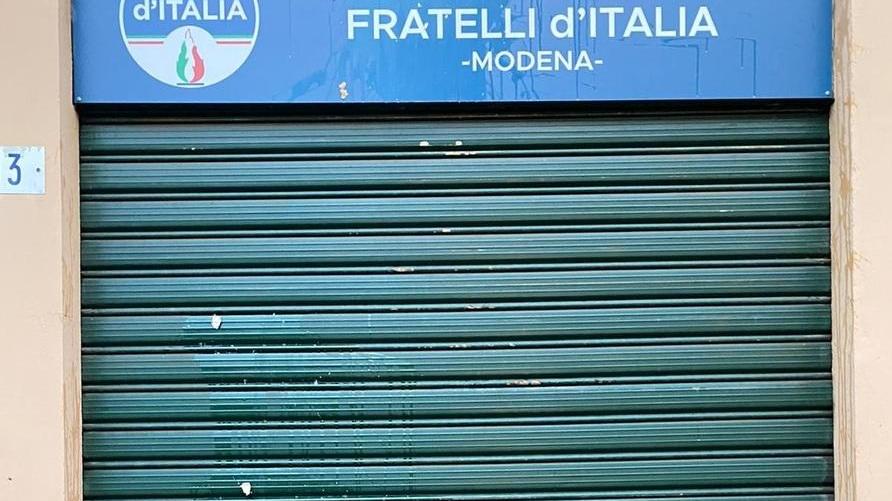 Uova lanciate contro la sede di Fratelli d’Italia