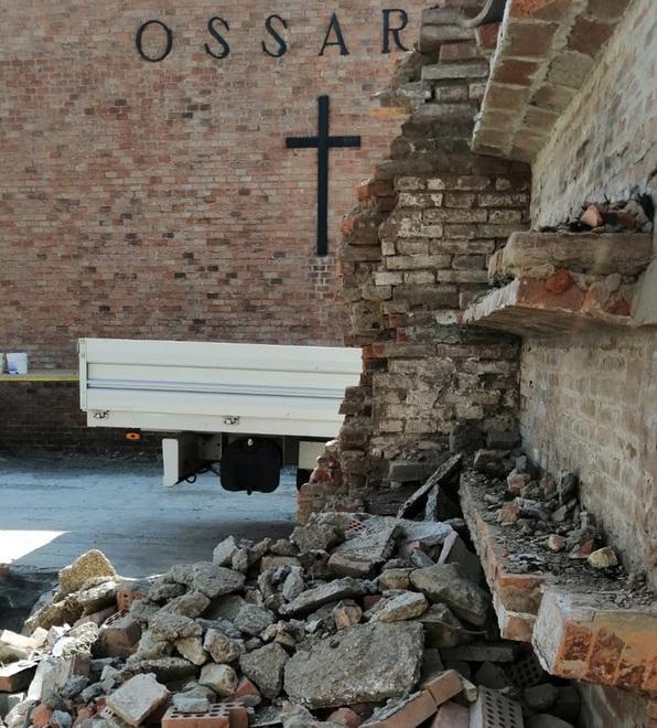 Cimitero, lavori fermi e proteste Il sindaco: a breve la ripresa 