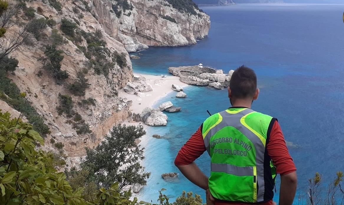 Ancora un escursionista disperso Le ricerche verso Cala Mariolu