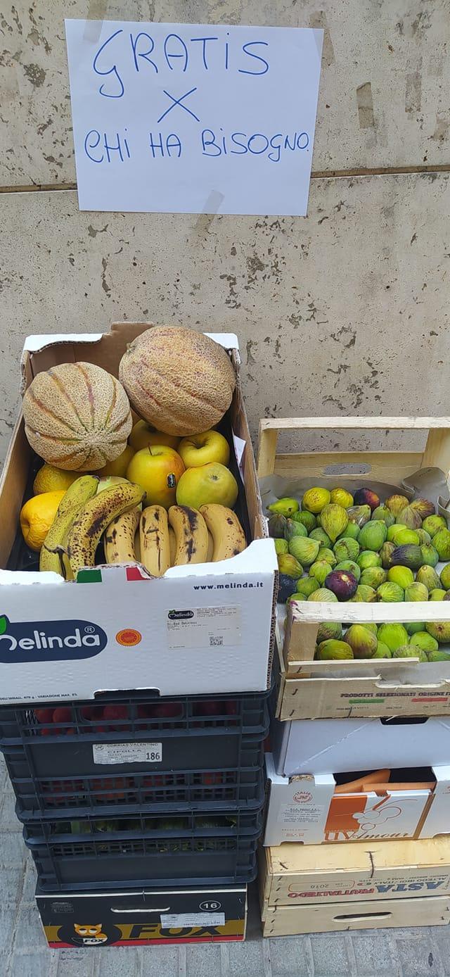«Così doniamo la frutta ai poveri» 
