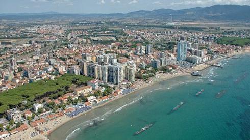 La Bandiera Blu non fa alzare i prezzi: nel Golfo affitti estivi tra i più bassi d’Italia