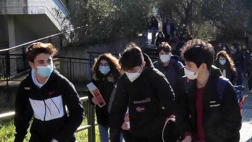 Una app per sapere se i prof hanno il pass: l’ipotesi piace ai presidi delle superiori