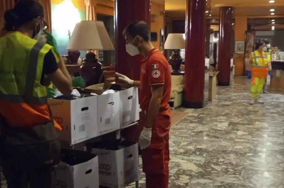 Profughi da Kabul, un “esercito” silenzioso in aiuto di chi non ha più neppure le scarpe 