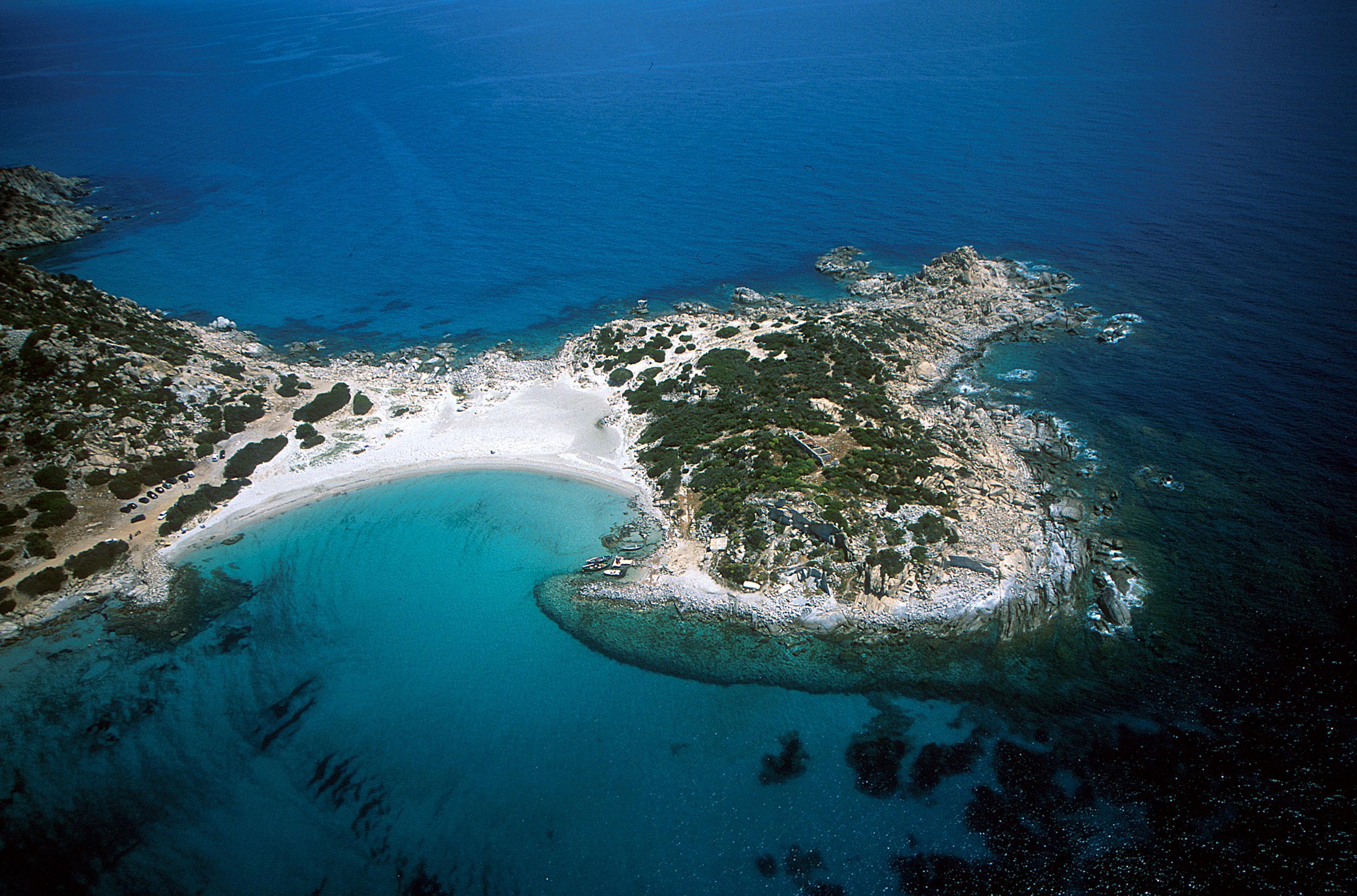 Covid, salgono i contagi: a Villasimius mascherina obbligatoria anche all'aperto fino al 15 settembre