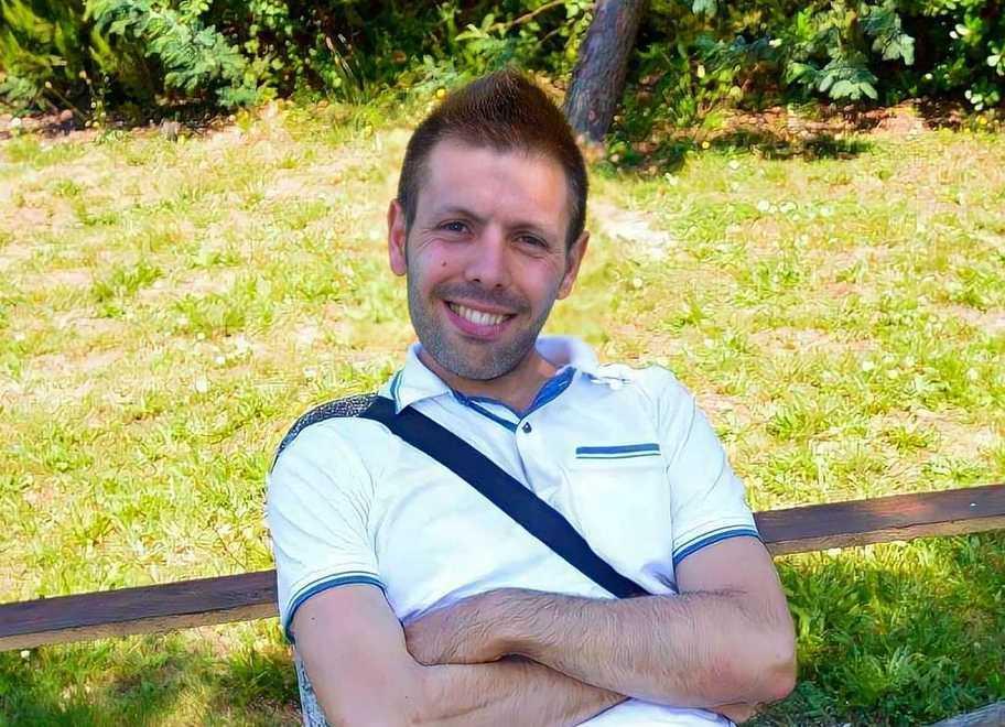 Un funerale all’aperto per l’addio a Federico 