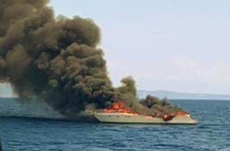 Una barca va a fuoco e cola a picco Salvate sette persone 