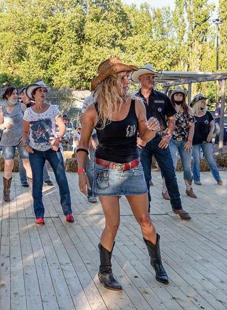 Il country in piazza con ViviAmo Serra