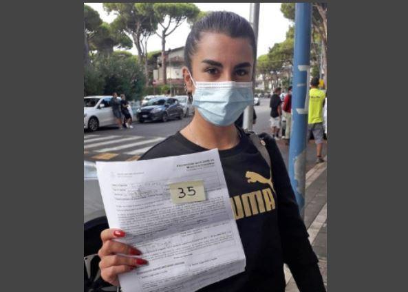 Lido Spina, in fila per il vaccino: «Vado a trovare i nonni, giusto tutelarsi» 