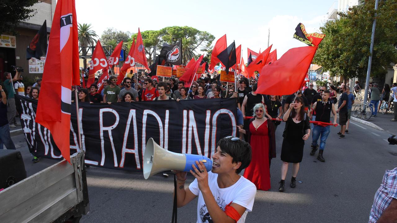 La manifestazione degli antifascisti di Grosseto contro il raduno di CasaPound del 2018