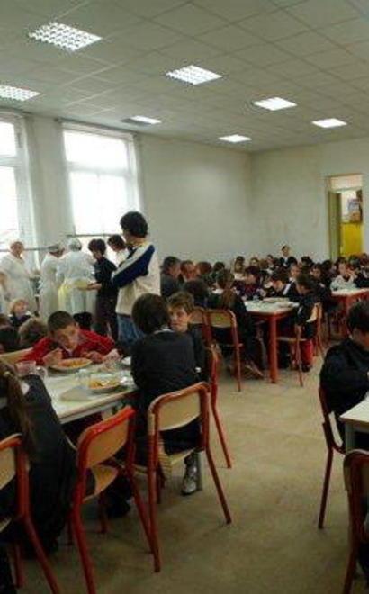 Mensa obbligatoria per i bambini del tempo pieno 