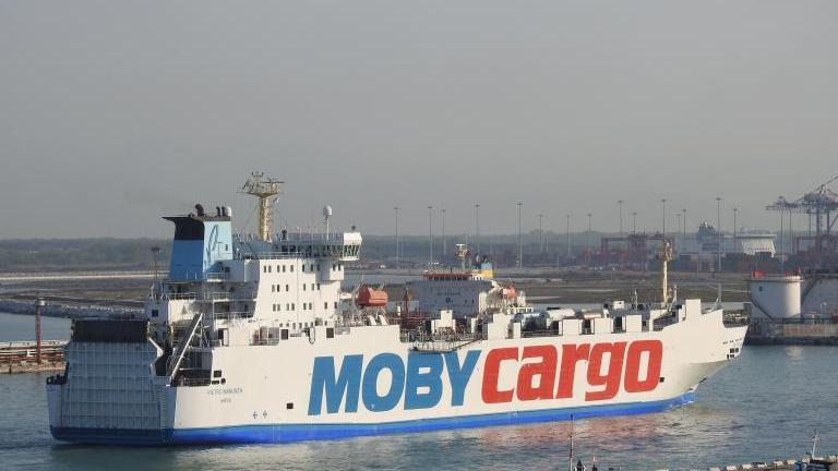 Principio d'incendio sulla nave Moby nel porto di Livorno: traffico marittimo bloccato per un'ora