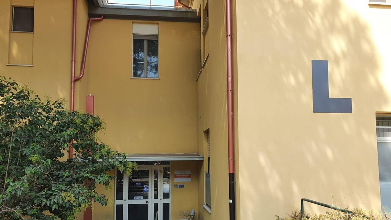 Vaccini, l'accorato appello di un infermiere di Cagliari: «Fatelo, per favore»