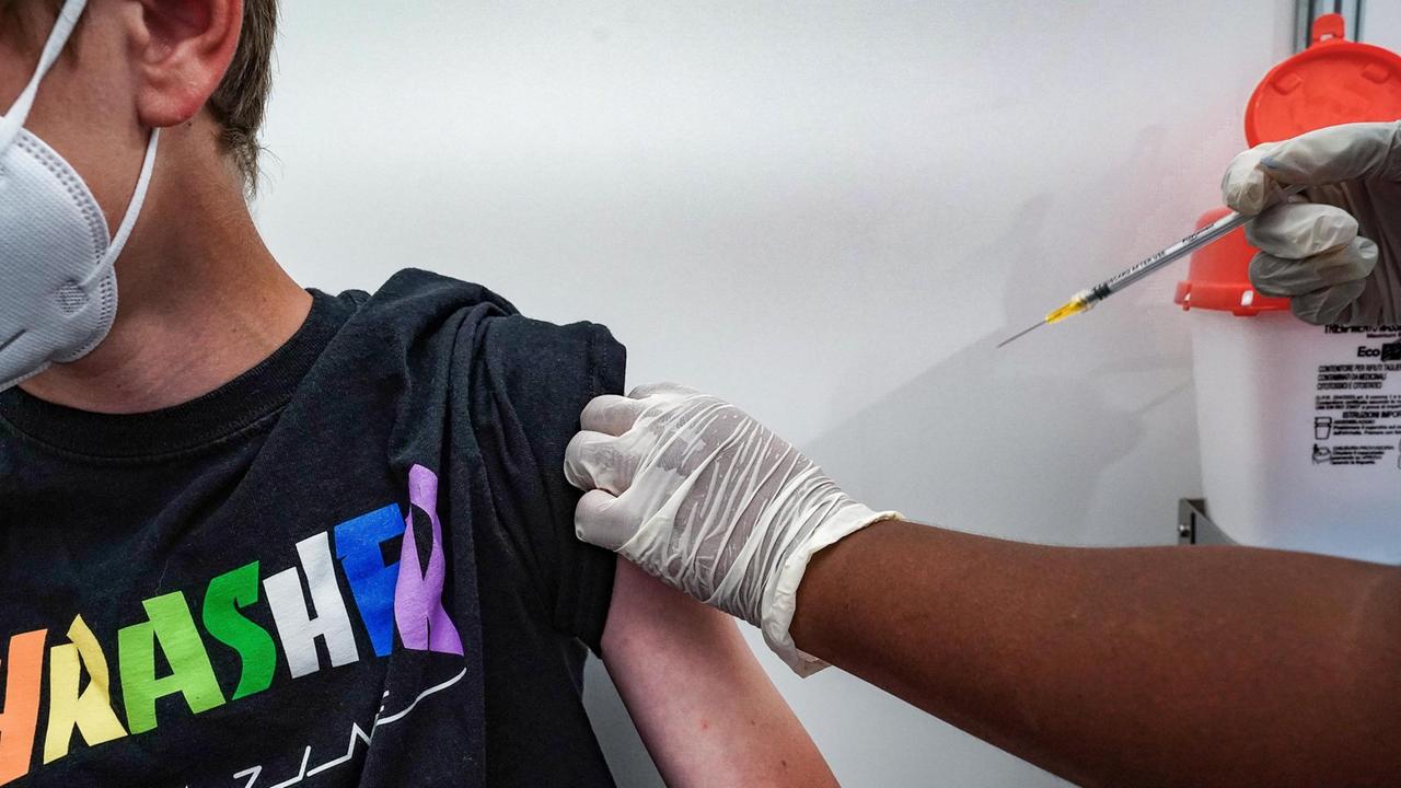 Sulla Nuova in edicola domenica 29, l'appello dei sindaci e dei campioni dello sport sardi: vaccinatevi