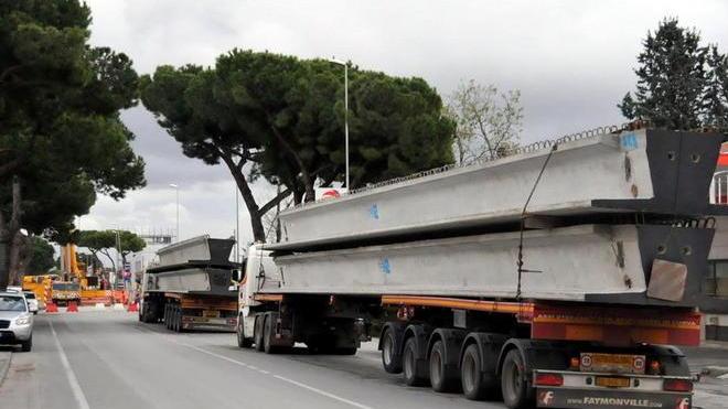 Ponte, posate le prime maxi-travi