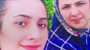 La diciottenne Saman Abbas insieme alla mamma