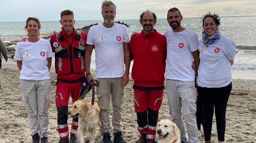 Anche la Ferragni al battesimo dei cani del salvataggio a Le Boe