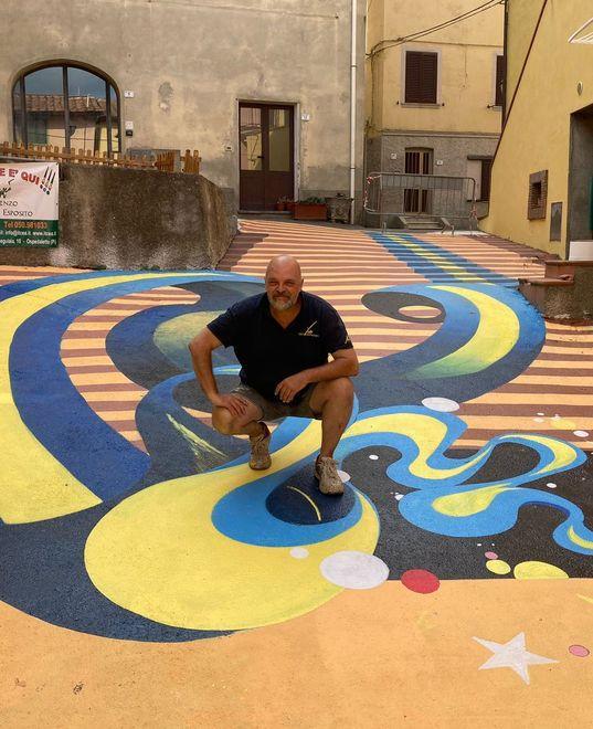 Riparbella si agghinda a festa e indossa i colori dell’universo 