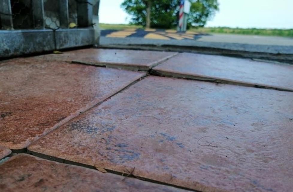 Dossi rumorosi, la casa vibra Poi le buche e i tir “selvaggi” 