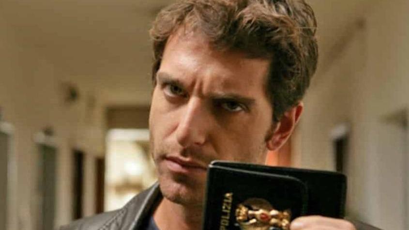 Un po’ Sherlock Holmes e un po’ Dylan Dog l’ispettore Coliandro “sporca” la televisione