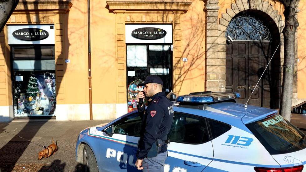 Modena, l'altra vittima del rapinatore-stupratore: «Credevo che il mio aggressore fosse morto Mi legò e imbavagliò nello sgabuzzino»