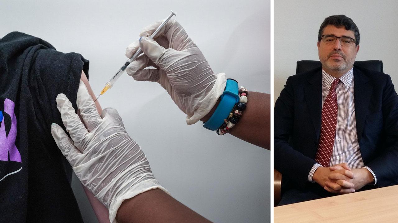 Un momento della vaccinazione; accanto Iacopo Cavallini