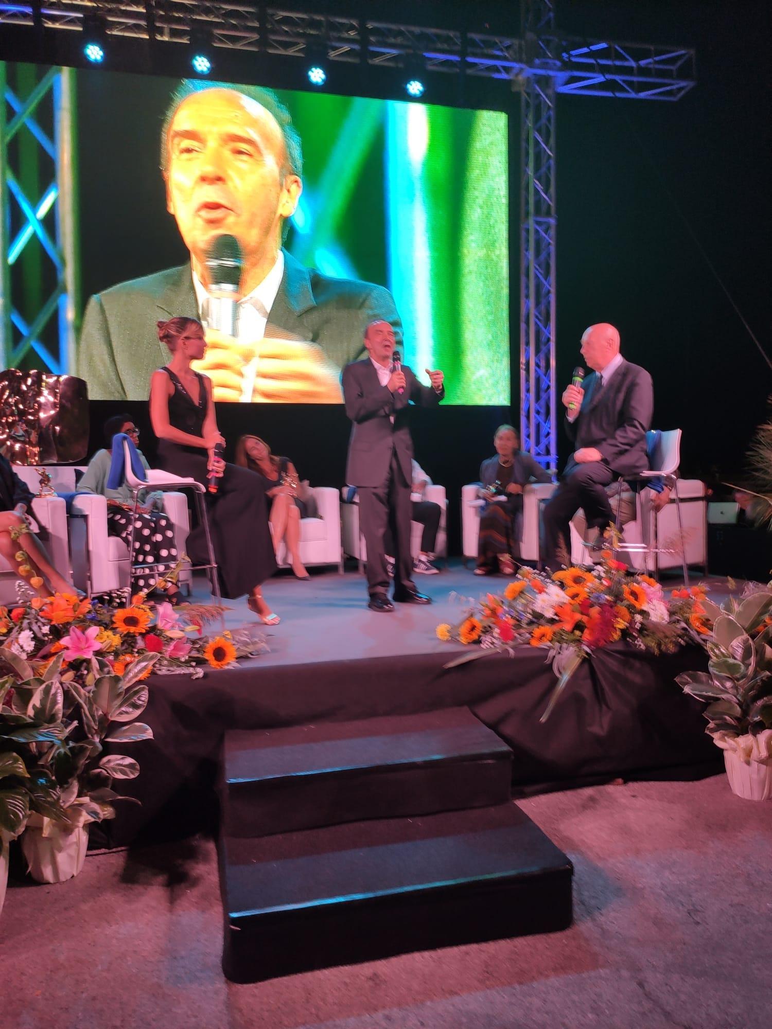 Roberto Benigni sul palco del premio