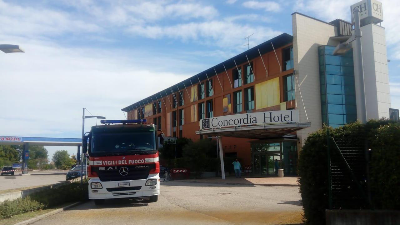 San Possidonio, crolla controsoffitto: due profughi afghani feriti