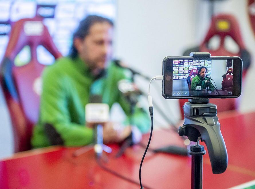 I dirigenti dell’As Livorno bussano a Toccafondi: «Perché non ci compri sedie e scrivanie?» 