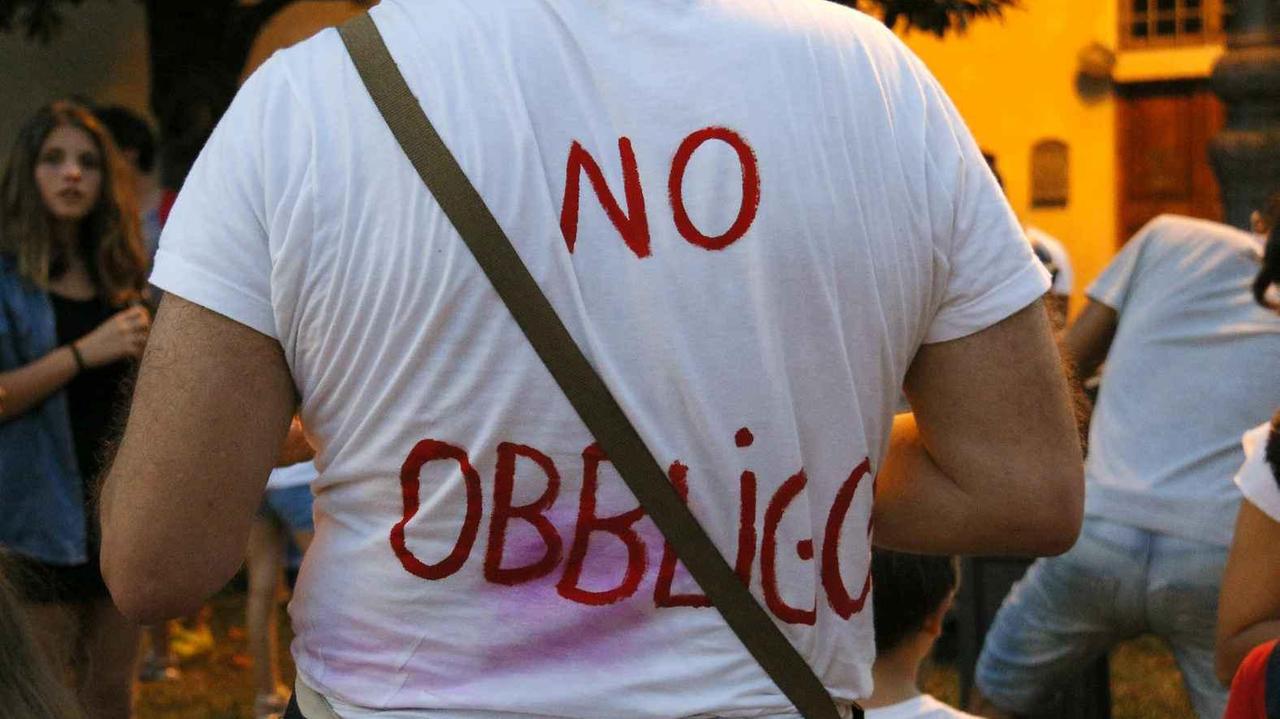 Scritte no-vax al centro vaccinale, denunciato 30enne sanminiatese