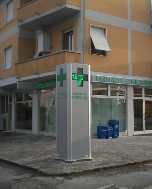 Investe un pedone e poi fugge 