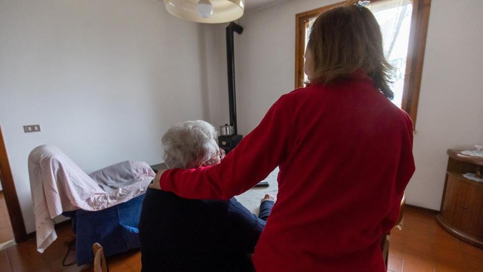 Si fingono carabinieri e truffano due ottantenni di Guardistallo