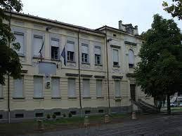 La scuola Comparoni a Bagnolo dove si terranno le mostre