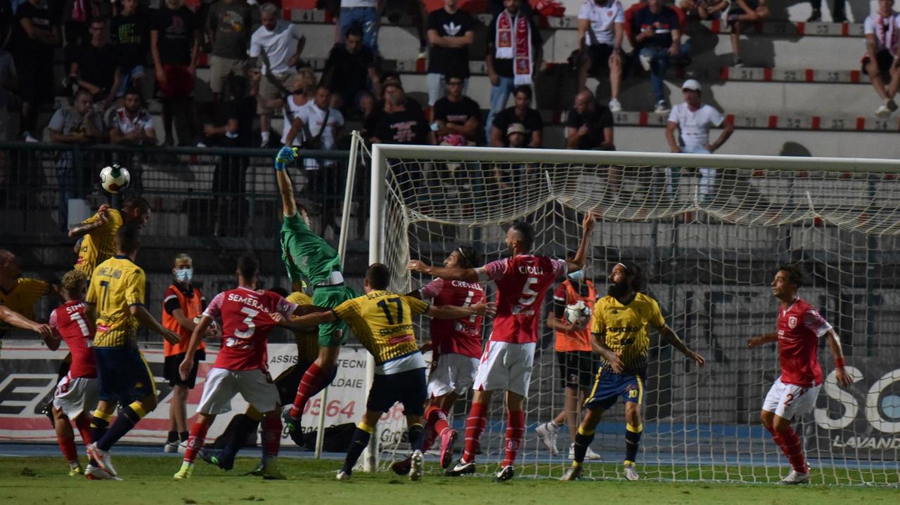 Un'azione offensiva del Modena nel corso del primo tempo (foto Agenzia Bf)