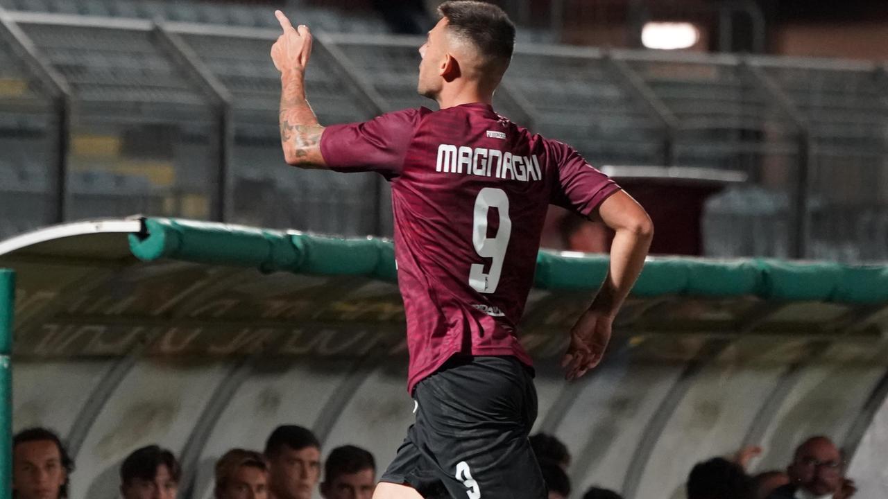 La gioia di Magnaghi dopo la rete del vantaggio (foto Franco Silvi)