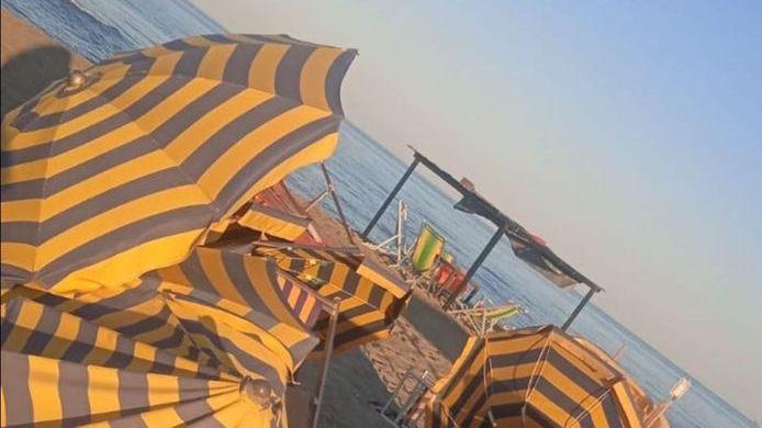 Vandali in azione in un bagno della Terrazza della Repubblica