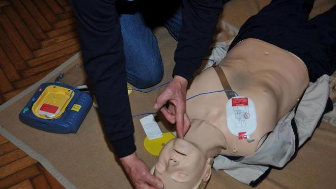 Una scuola più sicura grazie al defibrillatore