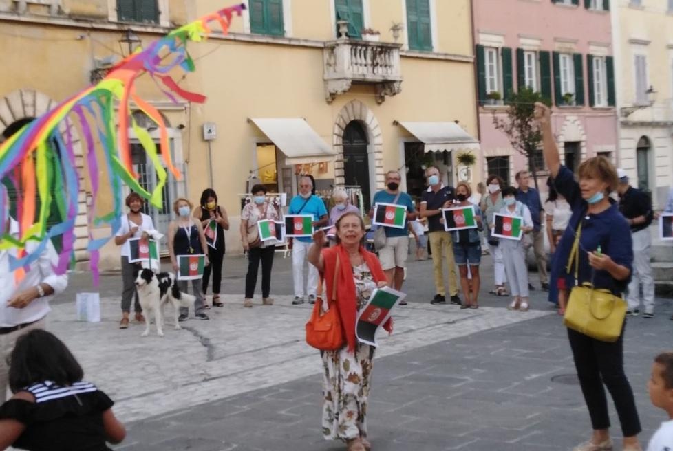Aquiloni e bandiere per il popolo afgano 