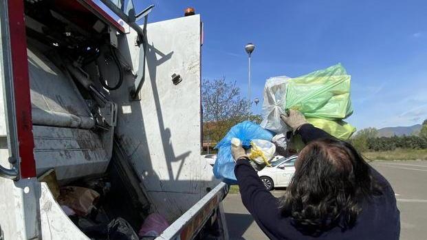 Raccolta dei rifiuti porta a porta rimandata a ottobre