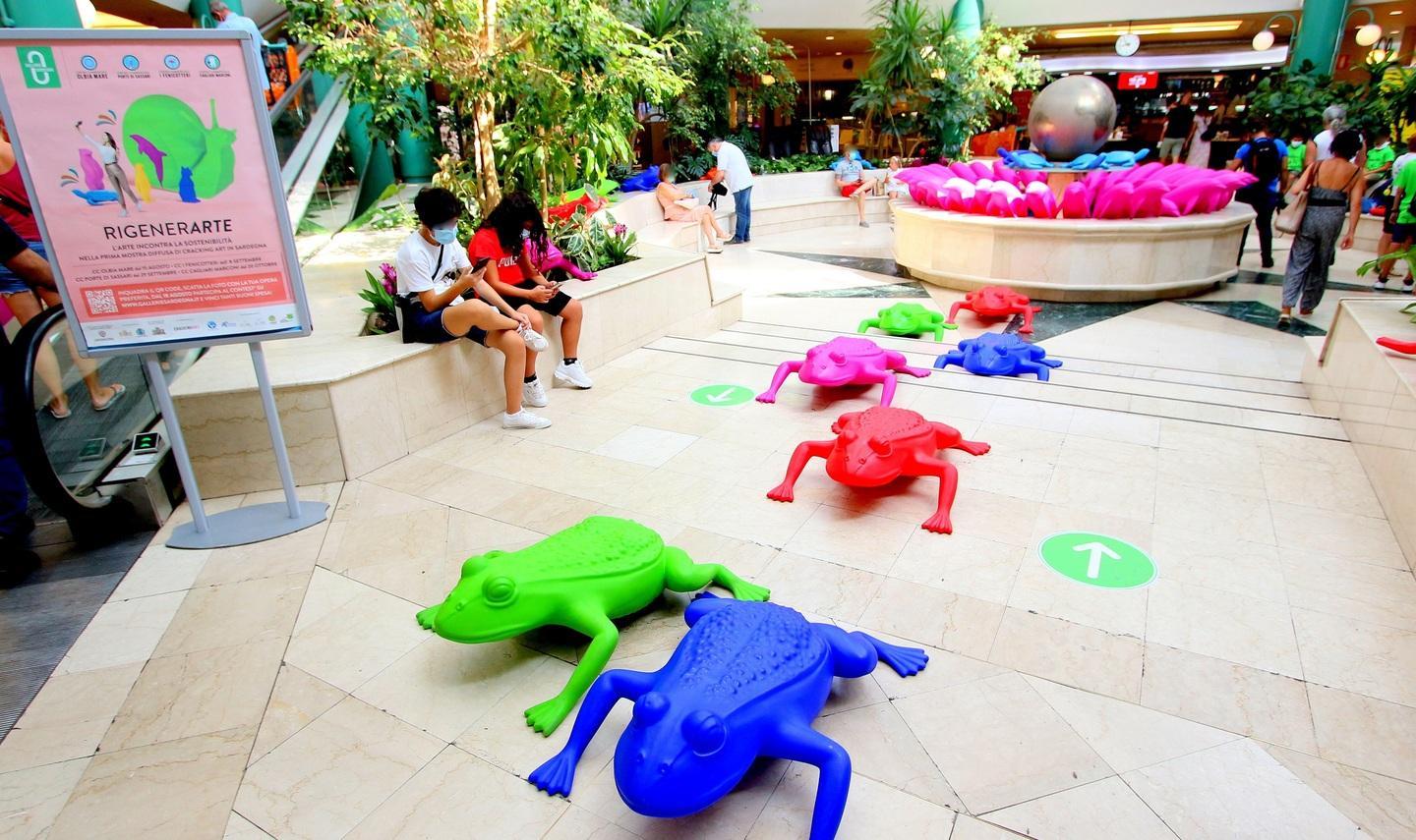 La Cracking art invade il centro commerciale Olbia Mare 
